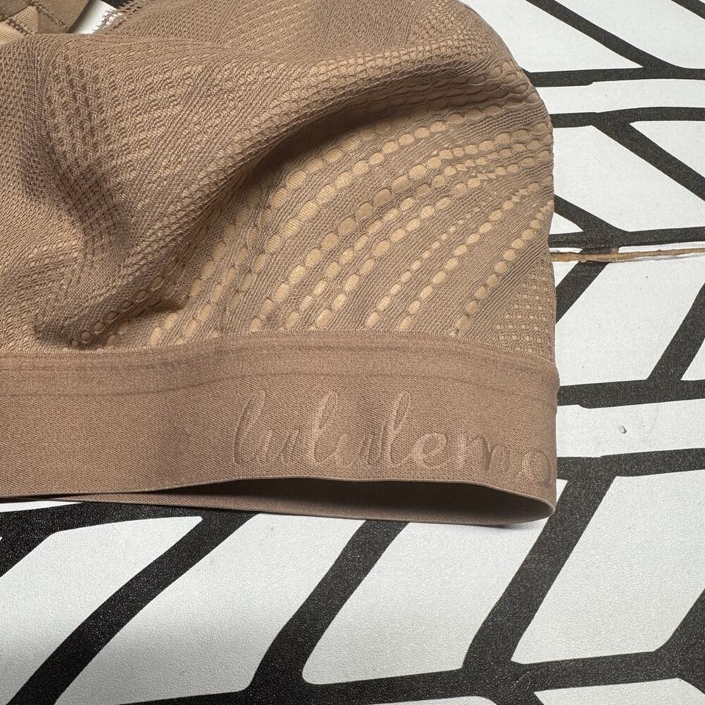 Lululemon Awake to Lace Wireless Bra in Soft Sand size 34E - Picture 6 of 9